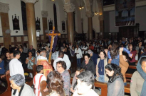 بالصور: رعية مار انطون للاتين بيافا تحتفل بيوم الجمعة العظيمة